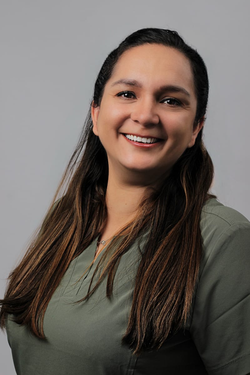 Dra. Ingrid Valverde, odontóloga en Oasis Dental CR